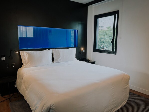 Rom – executive, 1 queensize-seng | Minibar, safe på rommet, individuelt dekorert og skrivebord