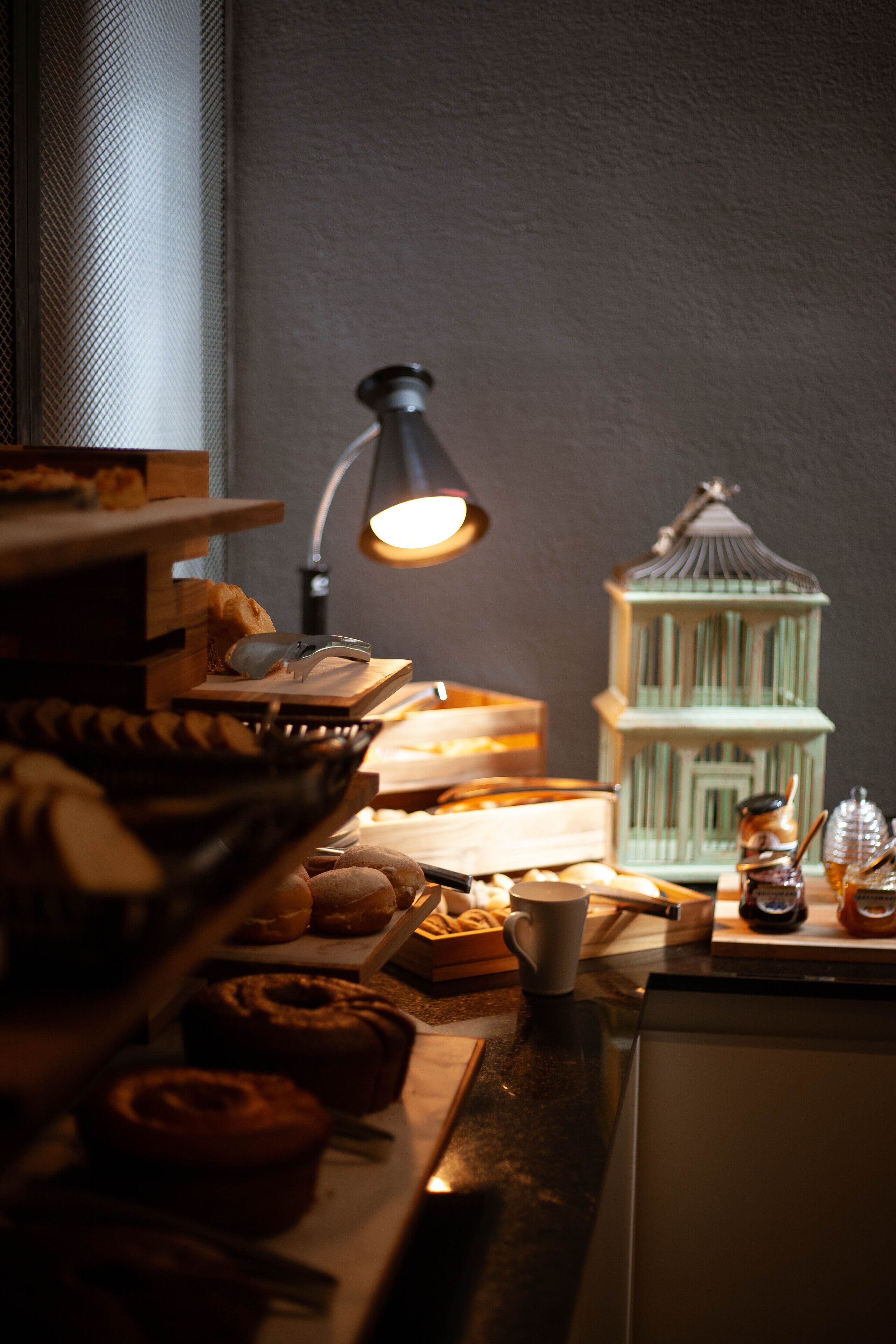 Café da manhã com buffet grátis todos os dias