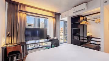 Kamar Eksekutif, 1 Tempat Tidur Queen | Minibar, brankas, didekorasi berbeda-beda, dan meja kerja