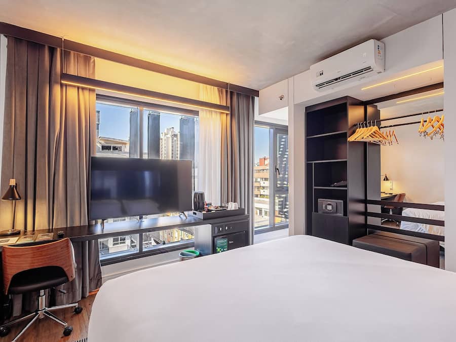 Kamar Eksekutif, 1 Tempat Tidur Queen | Minibar, brankas, didekorasi berbeda-beda, dan meja kerja