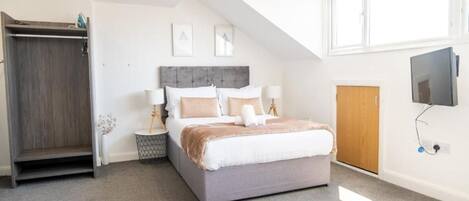 1 slaapkamer, een bureau, een strijkplank/strijkijzer, gratis wifi