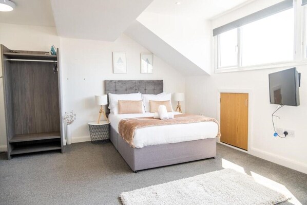 1 chambre, bureau, fer et planche à repasser, Wi-Fi gratuit