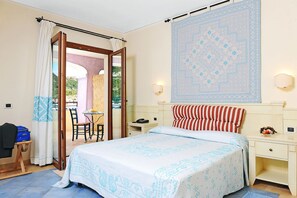 In-room safe, blackout curtains, soundproofing, iron/ironing board - hotel baja romantica (Bosa)