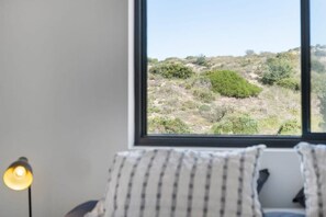 3 bedrooms, desk, WiFi, bed sheets