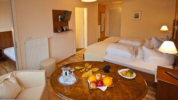 Junior Suite | In-room safe, travel crib, free WiFi, bed sheets