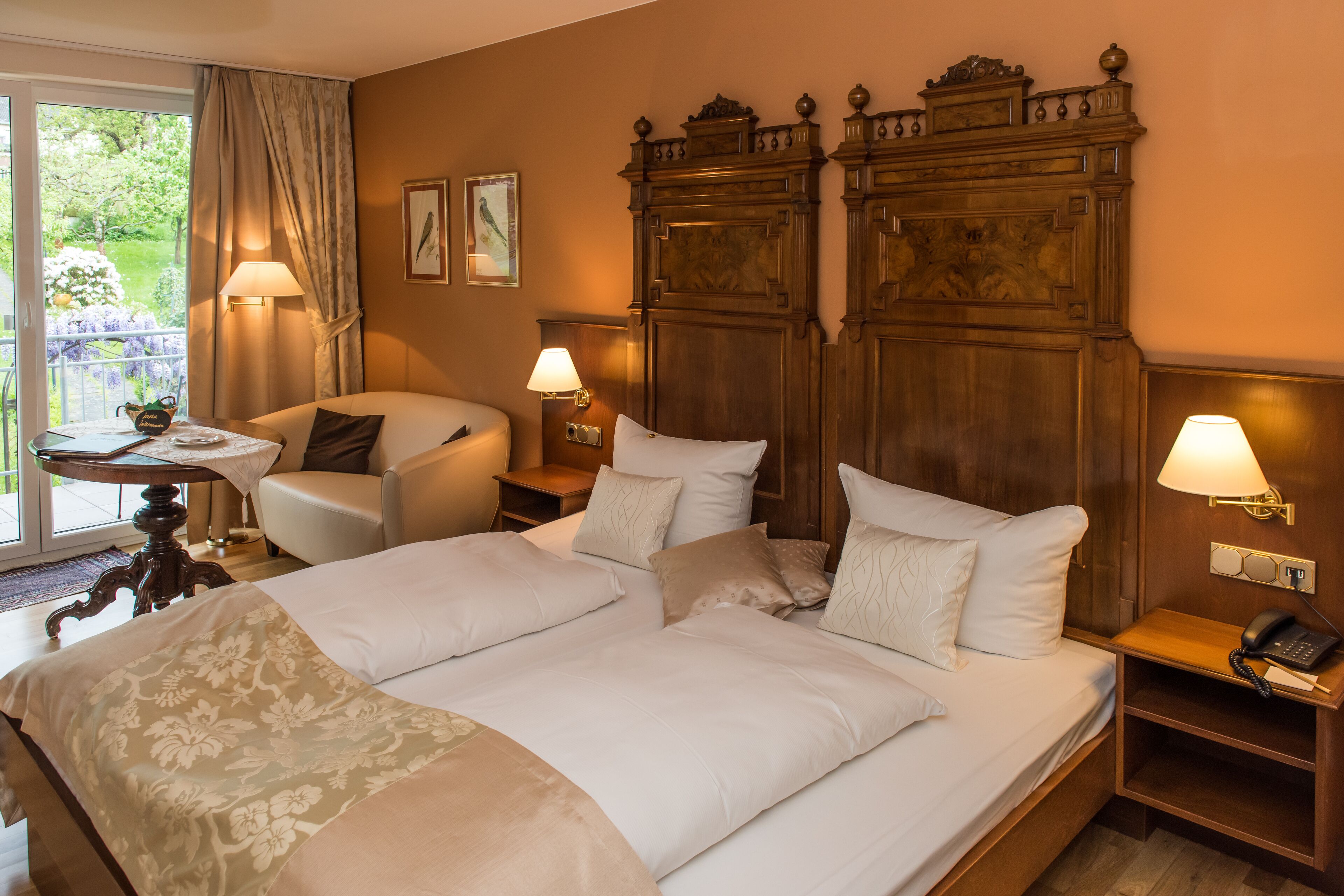 Suite junior, vistas al jardín | Caja fuerte, cuna de viaje, wifi gratis y ropa de cama