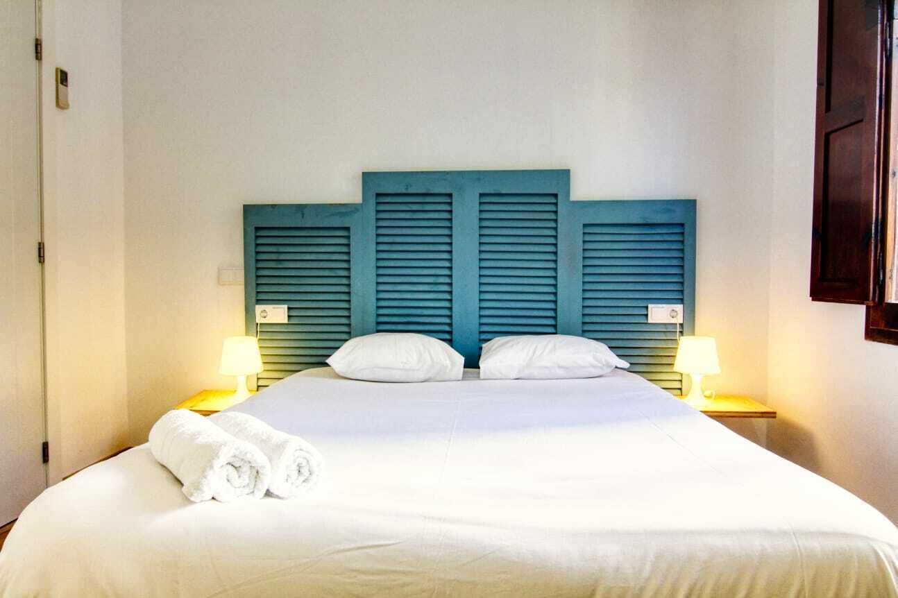 6 slaapkamers, een bureau, een strijkplank/strijkijzer, gratis wifi