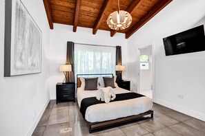 House | 5 bedrooms, iron/ironing board, travel crib, free WiFi - Gorgeous 5BR Home with Heated Pool (Hollywood)