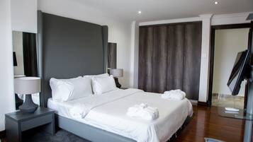 Lägenhet Royal | 4 sovrum, värdeförvaringsskåp på rummet och skrivbord