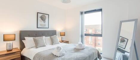 2 bedrooms, desk, iron/ironing board, WiFi