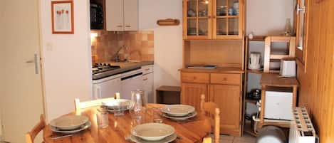 冷蔵庫、電子レンジ、オーブン、食器洗い機