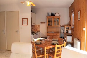 Dining - 250m from resort center, 1st floor, view mountain, terrace, tv, 33m², Vars (Vars)