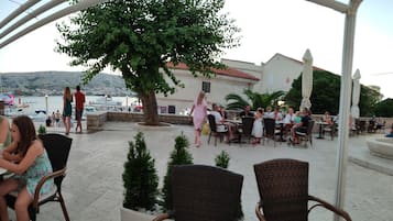 Apartment, Mehrere Betten | Unterkunftsgelände