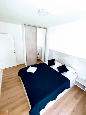 Departamento, varias camas | 2 habitaciones, cuna de viaje, wifi gratis y ropa de cama 