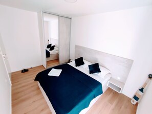 Apartment, Multiple Beds