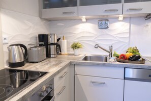 Refrigerador, horno, parrilla de estufa y lavavajillas 