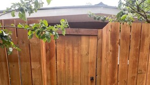 A wooden gate with a small set of steps leading up to it, surrounded by grass. - Charming Chalet - Sleep 3/4 & Free Parking (Dartmouth)