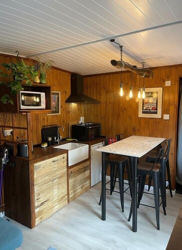 Charming Chalet - Sleep 3/4 & Free Parking