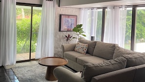 Smart TV, fireplace - Family vacation house (Enid)