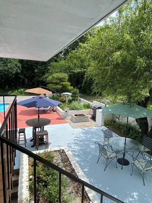 beautiful view of swimming pool area - Family vacation house (Enid)