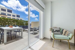 Dining - Modern, Trendy Condo with Terrace at Pool Level - No kids allowed. (Oranjestad)