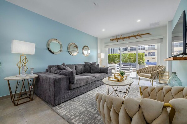 Smart TV - Modern, Trendy Condo with Terrace at Pool Level - No kids allowed. (Oranjestad)