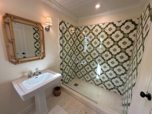 Combined shower/tub, hair dryer, towels, soap