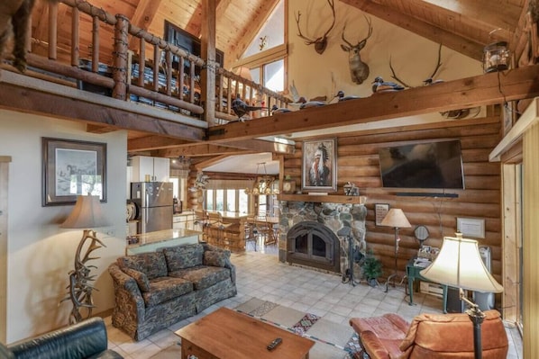 Smart TV, fireplace, video games - Eagles Nest On Smith Lake (Garrison)