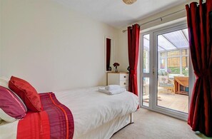 2 bedrooms, iron/ironing board, free WiFi, bed sheets - 2 Bed in Bideford (oc-pd693a) (Northam)