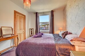 3 bedrooms, iron/ironing board, travel cot, free WiFi - 3 Bed in Dartmouth (oc-bc21) (Dartmouth)