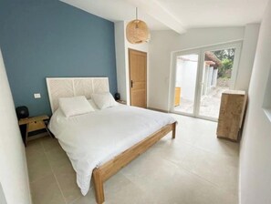 2 slaapkamers, een strijkplank/strijkijzer, reisbedje, gratis wifi