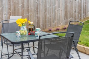 Outdoor dining - 3 Bed in Georgeham (oc-seashe) (Georgeham)