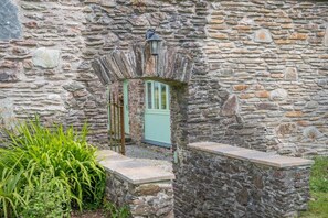 Exterior detail - 7 Bed in Kingsbridge (oc-bc2187) (Slapton)