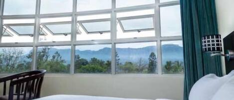 Caja fuerte, mobiliario individual, escritorio