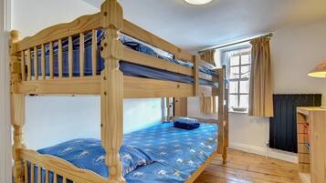 3 bedrooms, iron/ironing board, travel cot, free WiFi