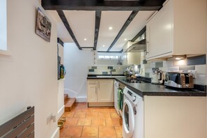 Unclassified image, 4 of 13, button - 3 Bed in Torquay (oc-h75059) (Torquay)