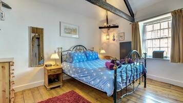 3 bedrooms, iron/ironing board, travel cot, free WiFi