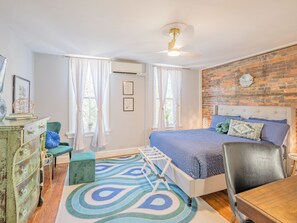 3 bedrooms, desk, iron/ironing board, travel cot - Historic Harrisburg Home (Harrisburg)