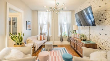 Smart TV, Netflix, Hulu, books