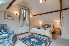 2 bedrooms, iron/ironing board, travel crib, WiFi (free)