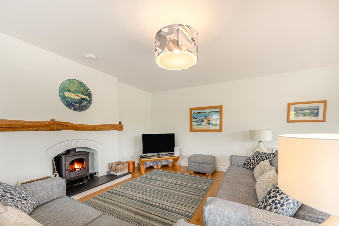 TV, fireplace