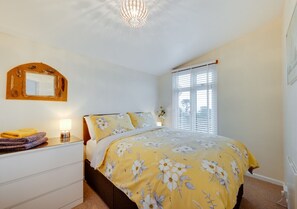 2 bedrooms, desk, iron/ironing board, free WiFi