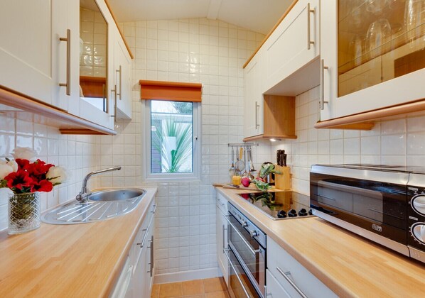 Fridge, microwave, oven, cookware/dishes/utensils