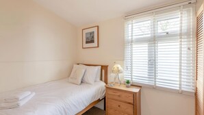 2 slaapkamers, een bureau, een strijkplank/strijkijzer, gratis wifi