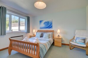 4 bedrooms, iron/ironing board, free WiFi, bed sheets