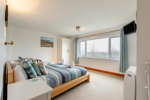 4 bedrooms, iron/ironing board, travel crib, free WiFi