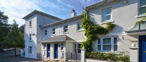 المنشأة من الخارج