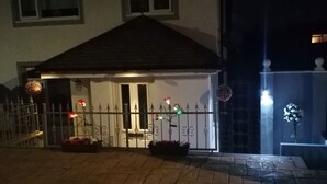 Studio, 1 Queen Bed with Sofa bed | Exterior - Impeccable 1-bed Studio in Plymouth (Plymouth)