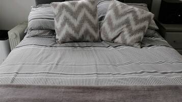 Iron/ironing board, free WiFi, bed sheets