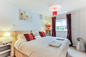 4 bedrooms, iron/ironing board, free WiFi, bed sheets